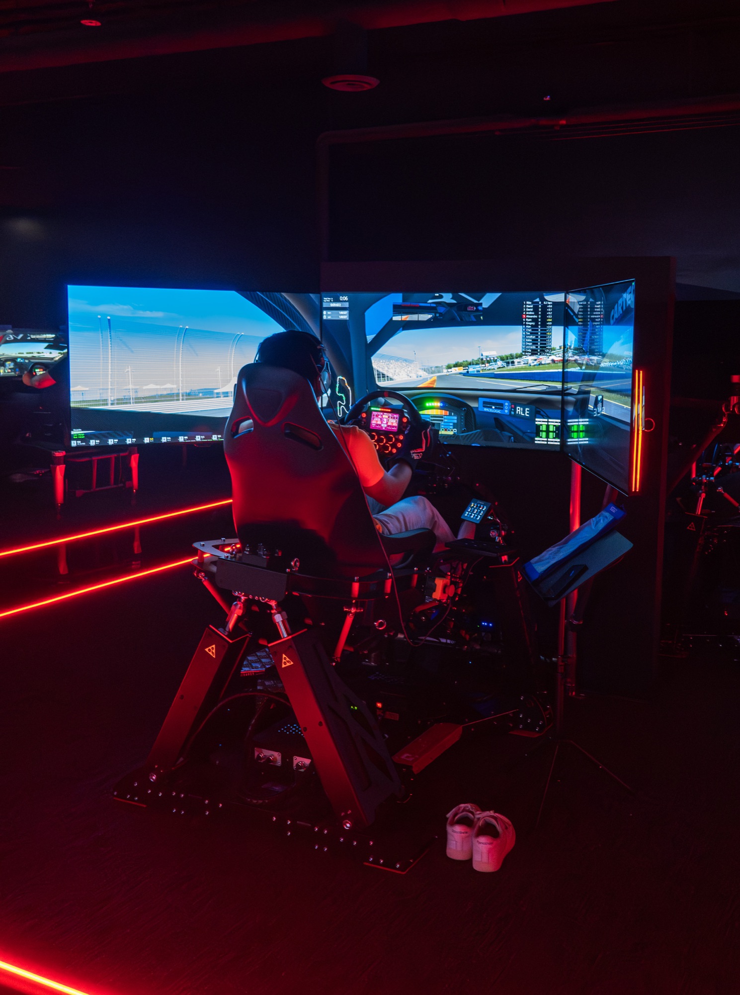 Full-motion LMP-style simulator with triple-screen wraparound display